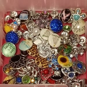 NWOT EXTRA BUTTONS!